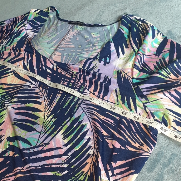 Times Square Short Sleeve Top - Picture 6 of 8